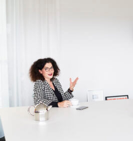 Tina Müller im Foyer von Douglas, Düsseldorf 2021