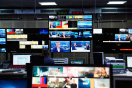 Peter Kloeppel im Studio von RTL Aktuell