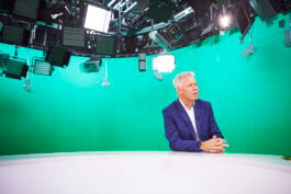 Peter Kloeppel im Studio von RTL Aktuell